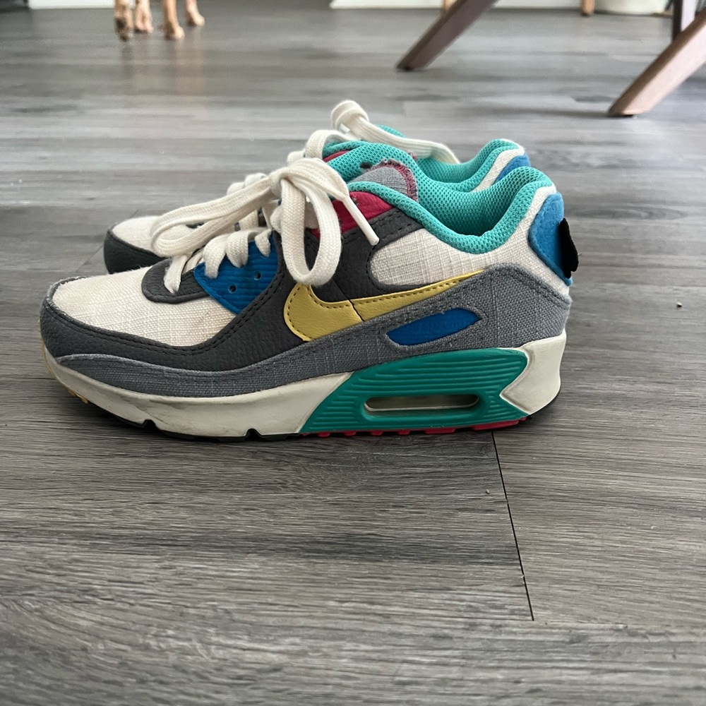 Nike air shoes womens or kids